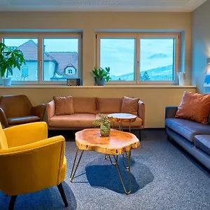 Appartement Charmante Fuer 2 Personen In Zentrumsnaehe X Angenehm Kuehl Im Sommer X Parkplatz X Coworking-arbeitsplaetze Im Haus 